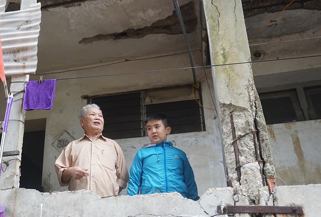 Hiện có 7 chủ sở hữu của 8 căn hộ tại nhà B3 và B6 chưa di dời khỏi tòa nhà dù UBND tỉnh này đã có công văn hỏa tốc thông báo về tình trạng nguy hiểm của công trình này.