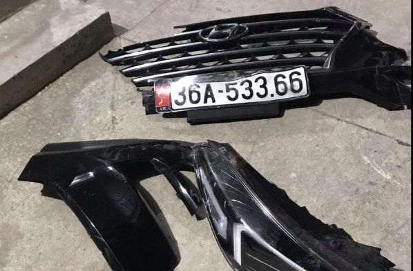 Tài xế hoảng loạn đánh xe ô tô trốn khỏi hiện trường, nhưng rớt lại BKS 36A-533.66