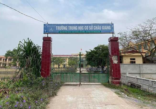 hoc-sinh-lop-9-danh-ban-tu-vong_bbqq