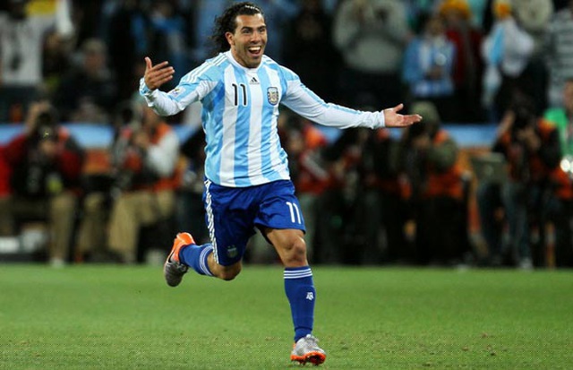 Sự nghiệp của Tevez trong m&agrave;u &aacute;o ĐT Argentina cũng c&oacute; thể coi l&agrave; th&agrave;nh c&ocirc;ng với 76 trận v&agrave; 13 b&agrave;n thắng. Ở cấp độ CLB, Tevez đ&atilde; v&ocirc; địch Premier League, Serie A v&agrave; Champions League. Tiền đạo sinh năm 1984 c&oacute; thể xem l&agrave;