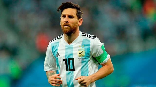 Đ&aacute;ng tiếc nhất l&agrave; Messi vẫn chưa bao giờ g&oacute;p c&ocirc;ng gi&uacute;p đội tuyển Argentina gi&agrave;nh chức v&ocirc; địch World Cup, mặc d&ugrave; anh đ&atilde; đ&oacute;ng g&oacute;p 70 b&agrave;n thắng cho đội tuyển quốc gia. Messi vẫn đang thể hiện phong độ tuyệt vời ở tuổi 33 trong m&agrave;u &aacute;o Barcelona v&agrave; l&agrave; cầu thủ kh&ocirc;ng thể thiếu trong đội h&igrave;nh đội tuyển Argentina hiện tại.