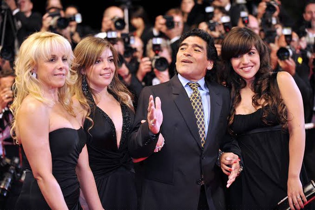 Các con của Maradona đã nộp đơn lên tòa án yêu cầu chia tài sản thừa kế