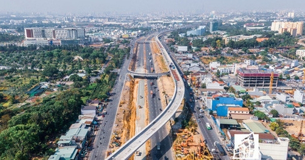 Cuộc đua Đông - Tây: Hai cực nóng của Sài Gòn