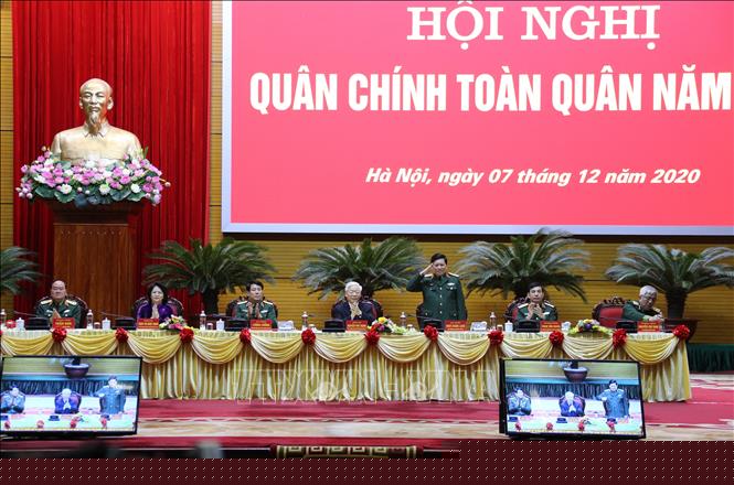 Đại tướng Ngô Xuân Lịch, Uỷ viên Bộ Chính trị, Phó Bí thư Quân uỷ Trung ương điều hành hội nghị. Ảnh: TTXVN