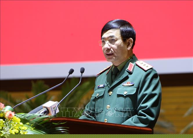 Thượng tướng Phan Văn Giang, Tổng Tham mưu trưởng, Thứ trưởng Bộ Quốc phòng trình bày báo cáo kết quả công tác quân sự, quốc phòng năm 2020. Ảnh: TTXVN