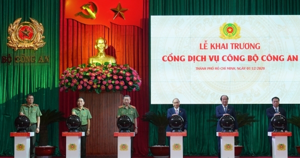 Thủ tướng nhấn nút khai trương Cổng dịch vụ công Bộ Công an