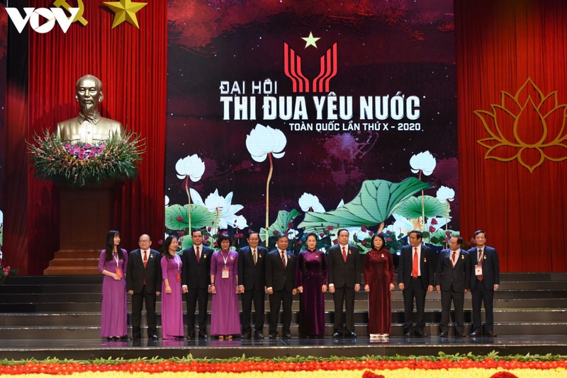 Lãnh đạo Đảng, Nhà nước chụp ảnh chung cùng các đại biểu.