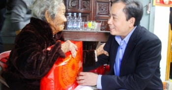 EVNHANOI chia sẻ với đồng bào miền Trung khắc phục hậu quả thiên tai