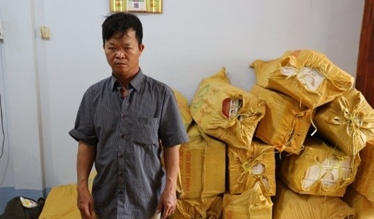 Tây Ninh: Bắt giữ đối tượng vận chuyển 12.000 gói thuốc lá lậu