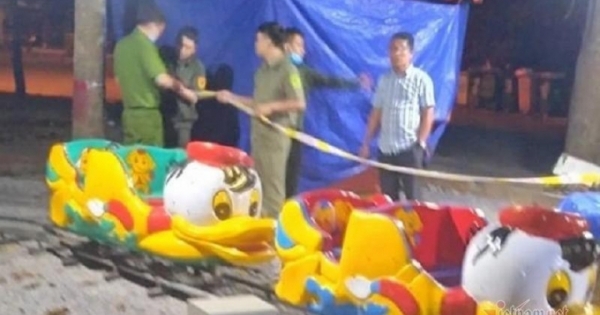 Vào khu vui chơi, bé trai bị điện giật tử vong