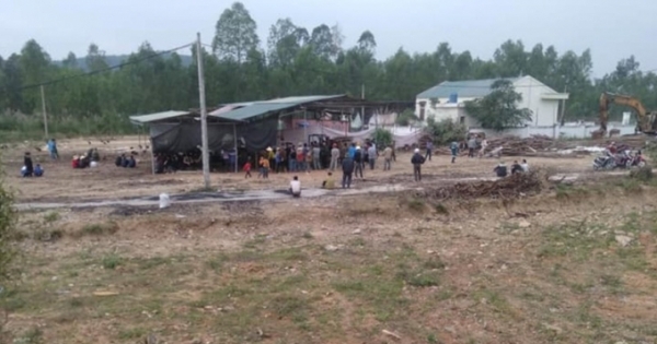 Phát hiện thi thể Chủ nhiệm hợp tác xã trong chiếc chòi cháy bên đường