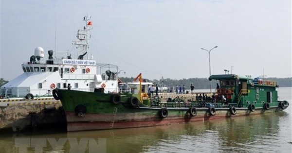 Phát hiện tàu vỏ sắt chở 20.000 lít dầu không rõ nguồn gốc