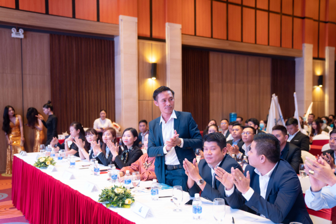 85562413-3327-4F66-94F5-DB86C01CB07A.