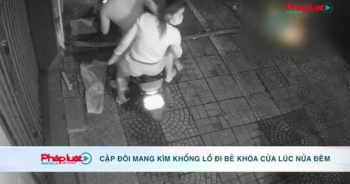 [Clip]: Cặp đôi mang cả kìm khổng lồ đi bẻ khóa cửa lúc giữa đêm