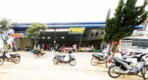 Lâm Đồng: Một hộ dân tự ý lấn chiếm hành lang quốc lộ để lập chợ