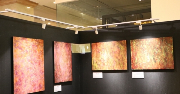 Tình yêu Sài Gòn qua góc nhìn của họa sĩ người Pháp tại triển lãm tranh trừu tượng