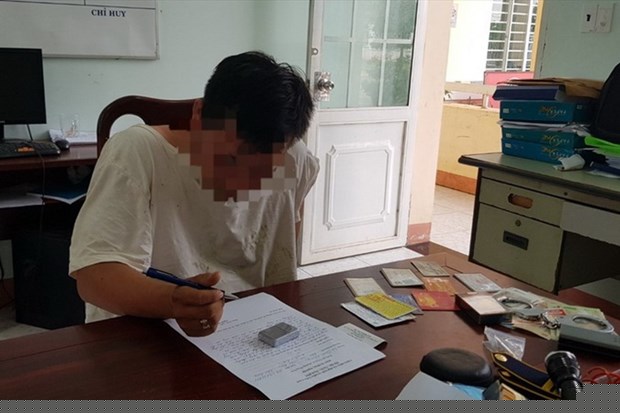 Bắt quả tang sinh viên trộm đồng hồ 138 triệu đồng. (Nguồn: laodong.vn)