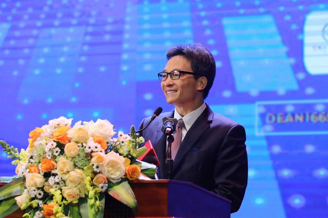 Phó thủ tướng Chính phủ Vũ Đức Đam nhắn nhủ bạn trẻ hãy sẵn sàng cho một thế giới đầy biến động.