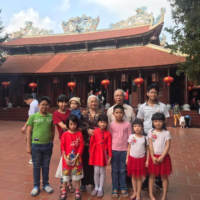 Nếu ông bà yêu thích và rảnh rỗi, ông bà có thể tự nguyện giúp trông cháu, chơi với cháu. Đừng ép buộc ông bà phải có trách nhiệm với con của chúng ta.