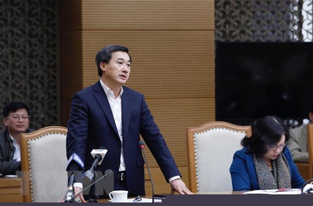 Thứ trưởng Bộ Y tế Trần Văn Thuấn phát biểu ý kiên. (Ảnh: Dương Giang/TTXVN)