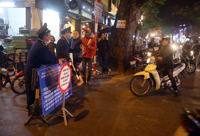 Cụ thể, 8 tuyến phố đi bộ mới gồm phố Hàng Dầu, Cầu Gỗ, Hàng Bè, Hàng Bạc, Đinh Liệt, Gia Ngư, Đào Duy Từ (đoạn từ Chợ Gạo đến Ô Quan Chưởng), Ô Quan Chưởng (gồm phố Ô Quan Chưởng và khu vực ngã tư Hàng Chiếu - Thanh Hà) và 3 ngõ Cầu Gỗ, Trung Yên, Phất Lộc.