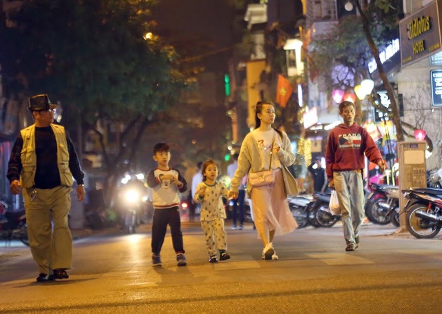 Các tuyến phố đi bộ mới được tổ chức vào 3 tối cuối tuần (thứ 6, thứ 7 và Chủ nhật). Mùa hè, thời gian bắt đầu phố đi bộ từ 19h đến 24h; mùa đông từ 18h đến 24h.