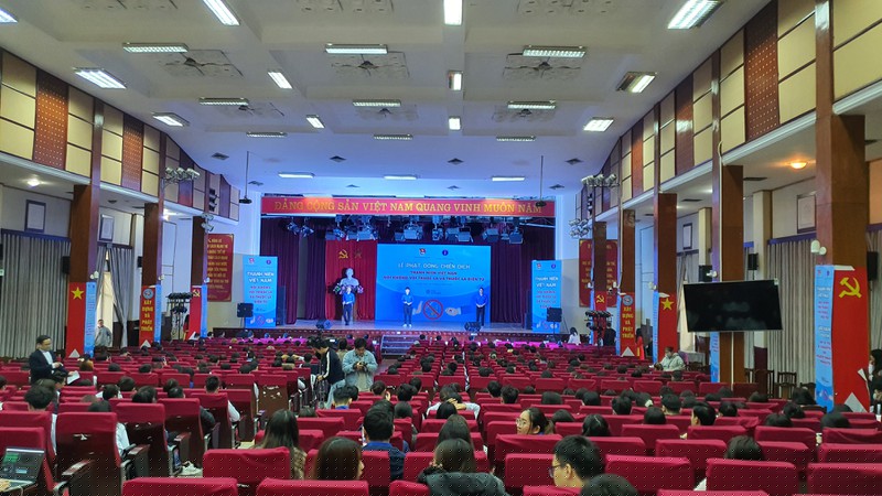  Toàn cảnh buổi lễ phát động.