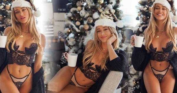 Nàng mẫu 9x Cindy Prado tung ảnh cực gợi cảm bên cây thông Noel