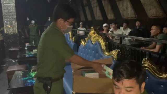 Bình Dương: Kiểm tra quán bar lúc rạng sáng, phát hiện 55 đối tượng dương tính với ma túy