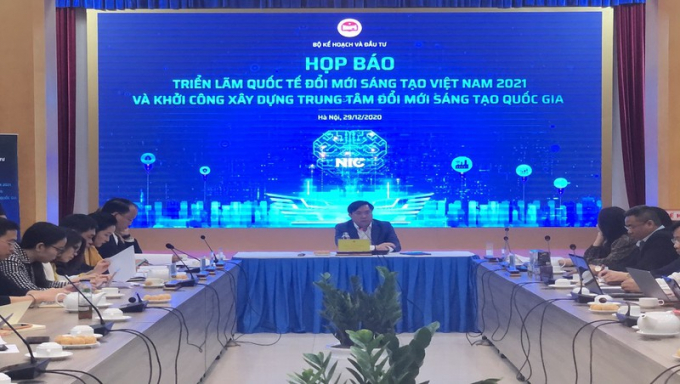 Thứ trưởng Bộ KH&amp;amp;ĐT Trần Duy Đông chủ trì họp báo giới triệu về VIIE 2021.