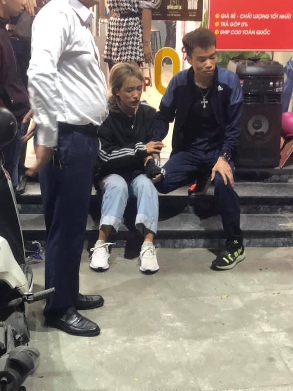 Cô gái trẻ cướp túi xách bị bắt giữ