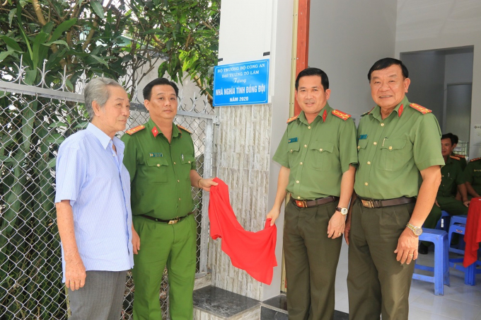 4f765755350ec5509c1f