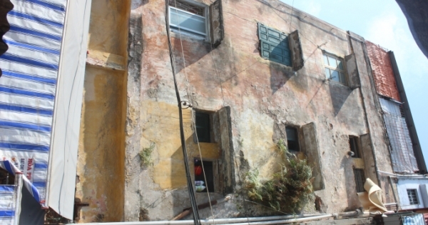 Hà Nội: Tập thể Trại Găng xuống cấp, trần rơi từng mảng