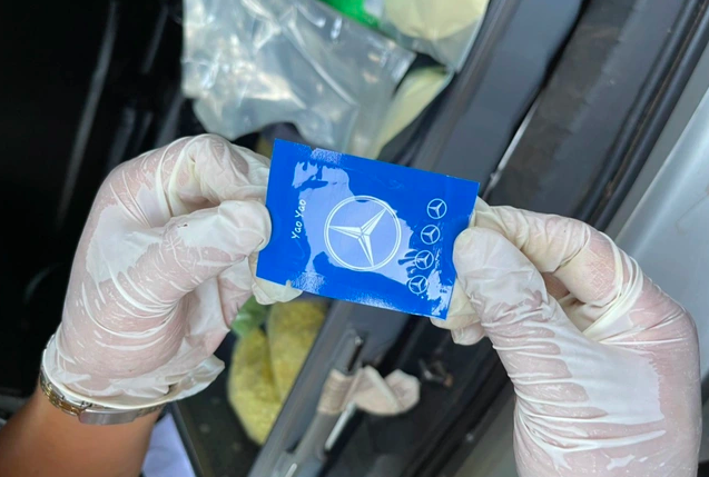 1.000 gói ma túy, trên bao bì in hình biểu tượng mercedes.