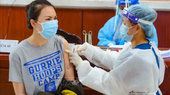 Tiêm vaccine là một trong những giải pháp căn cơ, quyết định trong kiểm soát COVID-19.