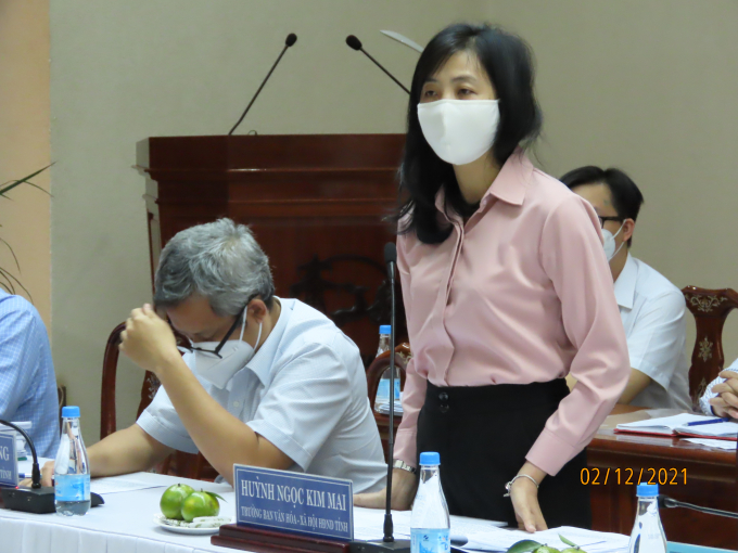 Trưởng Ban Văn hoá - Xã hội HĐND tỉnh trao đổi, trả lời về những nội dung báo chí quan tâm.