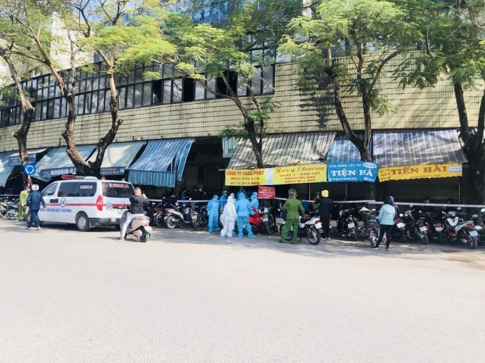 toàn bộ các quầy hàng tại Chợ Sắt đã đóng cửa, ngừng kinh doanh để thực hiện phòng, chống dịch Covid-19 sau khi ghi nhận ca mắc Covid-19.