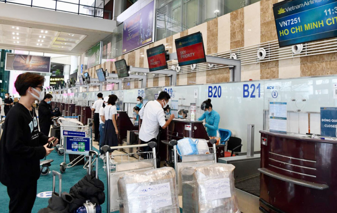 Hanh-khach-lam-thu-tuc-tai-