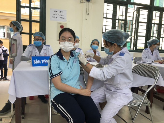 Tiêm vaccine phòng chống dịch COVID-19 cho học sinh Hải Phòng.