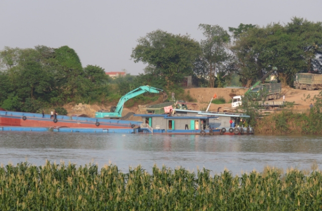 Huyện Khoái Châu cần xử lý nghiêm vi phạm luật đê điều