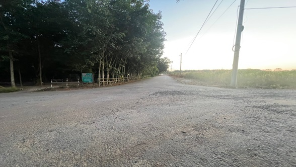 Biểu hiện phá bỏ vỉa hè để làm đường nhựa tại nơi mở bán dự án KDC