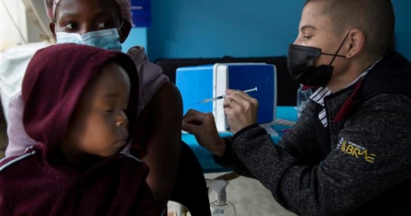 Omicron sẽ "châm ngòi" cho khủng hoảng vaccine mới?