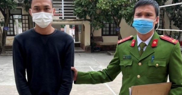 Bắt khẩn cấp nam thanh niên dí dao vào cổ, cướp tiền tại cây ATM