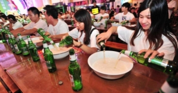 Bê bối ép rượu và quấy rối tình dục nhân viên nữ gây rúng động ở Alibaba