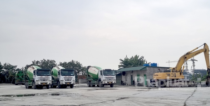 Để khách quan thông tin tới bạn đọc Phóng viên Pháp luật Plus đã liên hệ với ông Nguyễn Văn Lực - Người đại diện Công ty TNHH sản xuất và kinh doanh vật liệu xây dựng An Phúc. Ông Lực cho biết: