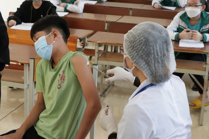 Bí thư Thành ủy nhấn mạnh: “Cả hệ thống chính trị từ thành phố xuống cơ sở phải vào cuộc đồng bộ để thiết lập trạng thái thích ứng an toàn, linh hoạt, kiểm soát hiệu quả dịch Covid-19 như chỉ đạo của Trung ương và Chính phủ.