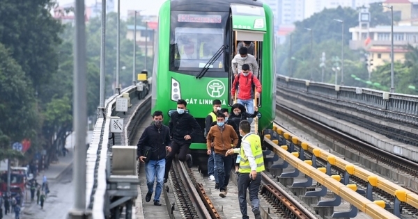 Có được phép "dùng" dân để diễn tập sự cố trên tàu Cát Linh - Hà Đông?