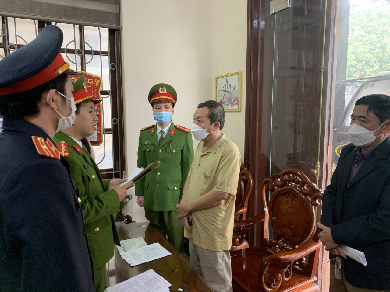 Cơ quan Cảnh sát điều tra Công an tỉnh thi hành lệnh khởi tố bị can đối với Đặng Hữu Quang.