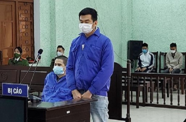 Nhận hoa hồng để tổ chức nhập cảnh trái phép