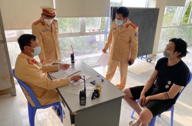 Phát hiện tài xế dương tính với ma túy, không GPLX trên cao tốc Hà Nội – Hải Phòng